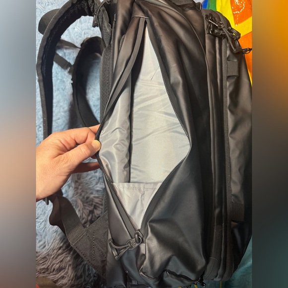 Wandrd 35L transit backpack - Picture 8 of 16